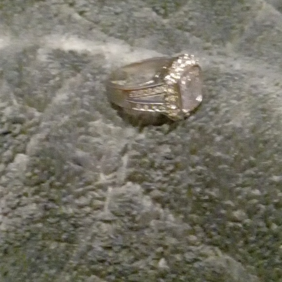 Ladies ring - Picture 2 of 2